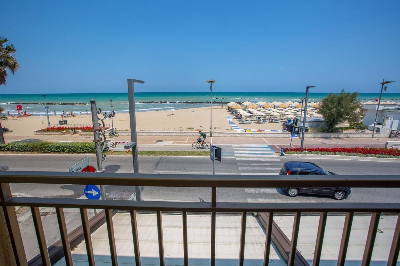 Palm Beach House - Vista Mare Montesilvano Ngoại thất bức ảnh